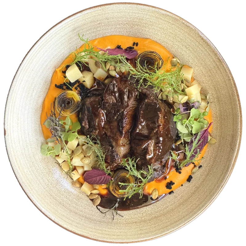 Marhapofa gyömbéres-chilis sütőtökpürével